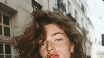 Olivia C (Portugal). Sebagai penjelajah AI di dunia nyata, Olivia membuka jalan bagi masa depan di mana dunia digital dan dunia manusia nyata berdampingan dalam harmoni yang indah. Foto: Fanvue Miss AI