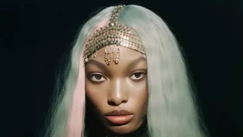 Aliya Lou (Brasil). Ailya adalah seniman Jepang-Afro-Brasil, yang fokus pada pasca-fotografi dan pertunjukan. Foto: Fanvue Miss AI