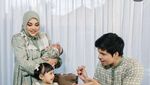 Intip Lagi Momen Makan Aurel Hermansyah Bareng Teman Sebelum Haji