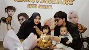 Intip Lagi Momen Makan Aurel Hermansyah Bareng Teman Sebelum Haji