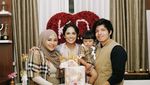 Intip Lagi Momen Makan Aurel Hermansyah Bareng Teman Sebelum Haji