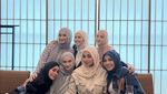 Intip Lagi Momen Makan Aurel Hermansyah Bareng Teman Sebelum Haji