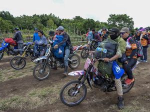 Jasa Ojek Naik Gunung Rinjani Bertarif Rp 200.000