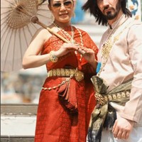 Beberapa menyebut penampilannya seolah menggambarkan bagaimana jika bintang Speed itu memilih pensiun dan hidup seperti orang biasa di Thailand.John Wick Chapter 5: No Enemies, Bukan Keanu Reeves tapi Kene Reverse, Jadi malsuin kematian demi jualan, Ini beneran atau cuma mirip, tulis netizen.   Foto: TikTok @tiktuklife