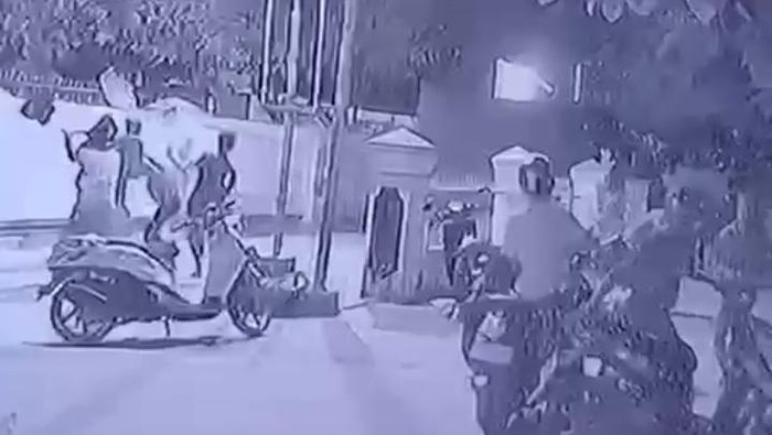 Kawan geng motor di Kendari, Sulawesi Tenggara (Sultra) menyerang sekelompok remaja.