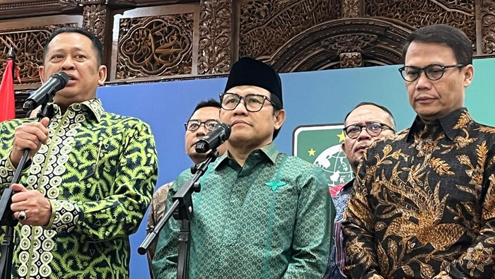 Ketua MPR RI Bambang Soesatyo (Bamsoet) usai bertemu Ketum PKB Muhaimin Iskandar di DPP PKB, Jakarta Pusat, Sabtu (8/6/2024).