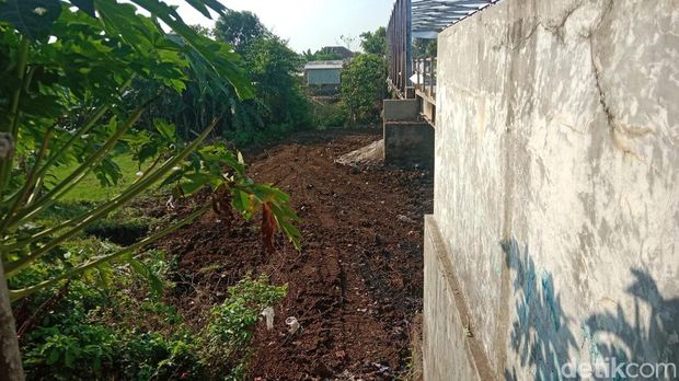 Kondisi di TPS liar di kawasan Jagapuran, Kabupaten Cirebon.