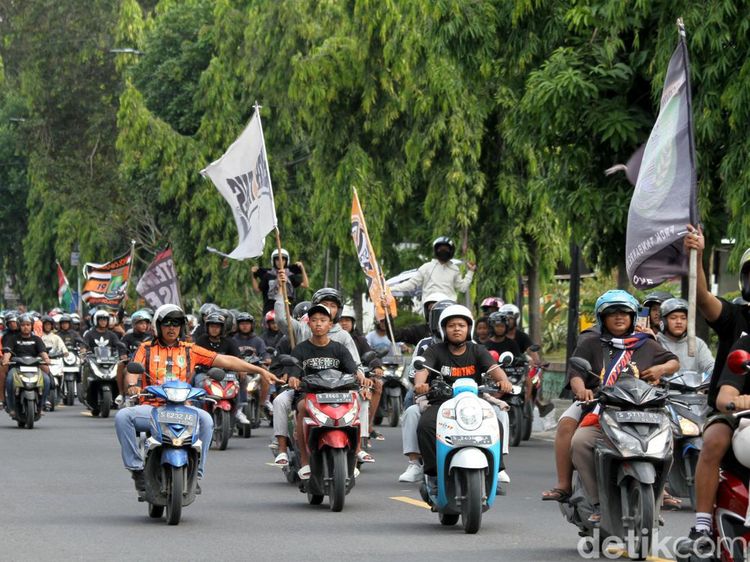 Boromania Konvoi Sambut Persibo Bojonegoro Lolos Liga 2