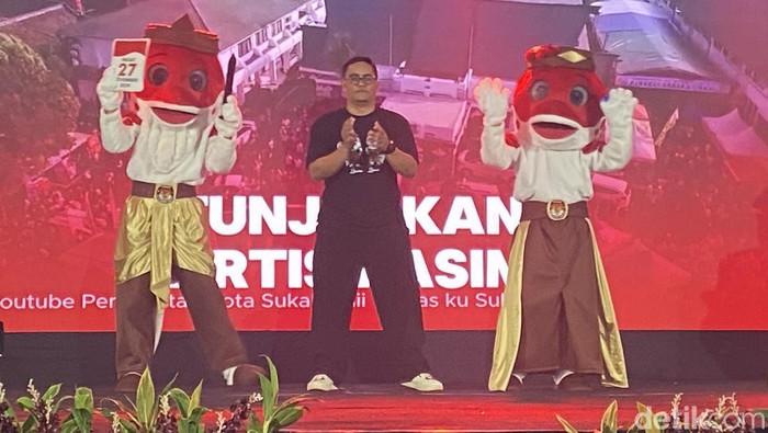 Maskot Pilwalkot Sukabumi 2024 (kanan dan kiri)
