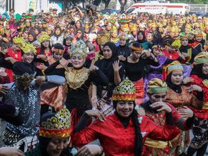 1.500 Orang Menari Bersama di Stadion Pakansari