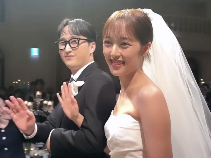 Momen pernikahan Kim Bo Ra dan sutradara Jo Ba Reun