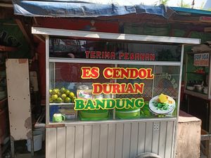 Jalan Macet Imbas Proyek Galian, PKL di Pasar Cipulir Ngaku Omzet Turun