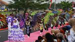 Peragaan Busana dari Bahan Daur Ulang di Madiun
