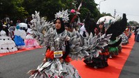 Peragaan busana di atas catwalk sepanjang 2.000 meter itu memecahkan rekor MURI.