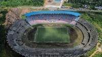 Foto udara kondisi Stadion Utama Sumatera Barat yang berada di Nagari Sikabu Lubuk Alung, Padang Pariaman, Sabtu (8/6/2024).