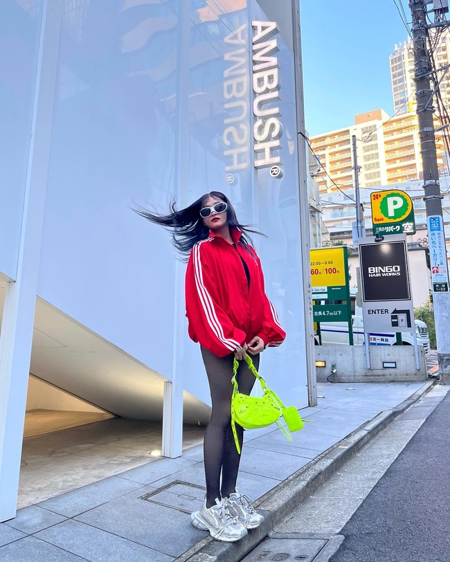 Reva sendiri sebelumnya dikenal sebagai selebgram, model, dan fashion stylisht. Ia sering wara-wari di berbagai event fashion. Foto: Instagram Reva Marcehllin