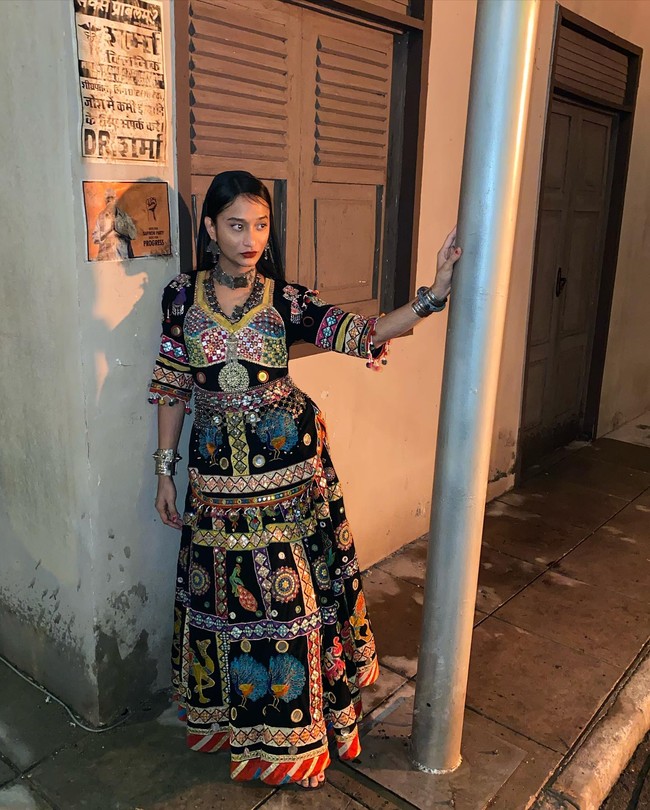 Reva Marcehllin menjadi salah satu dari tiga aktor Indonesia yang bermain dalam film bergenre action tersebut. Syutingnya seperti dilakukan di sebuah studio di Batam selama masa pandemi pada 2020. Foto: Instagram Reva Marcehllin