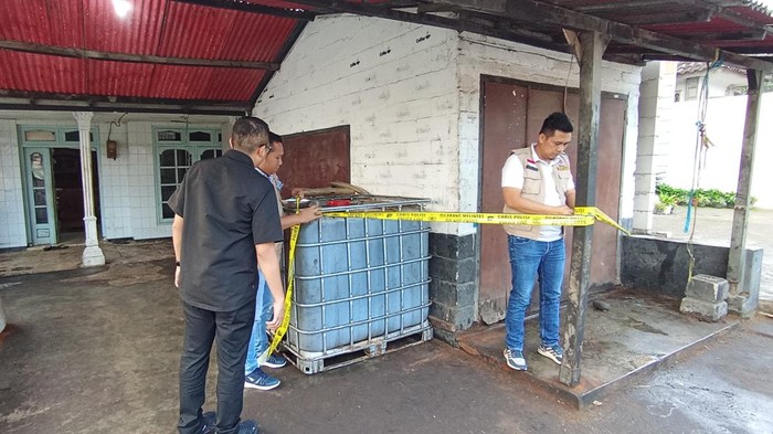 Satgas Pangan Polres Malang gerebek home industry minyak goreng curah ilegal