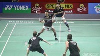 Bertanding di Istora GBK, Jakarta, Jumat (7/6), ganda putra ranking 11 dunia itu kalah dari Kim Astrup/Anders Skaarup Rasmussen dalam pertandingan yang ketat.