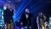 Mereka membawakan sejumlah lagu lawas milik The Groove seperti Satu Mimpiku, Khayalan dan masih banyak lagi.