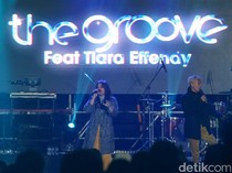 Aksi Panggung The Groove Hangatkan Trans Snow World Bintaro