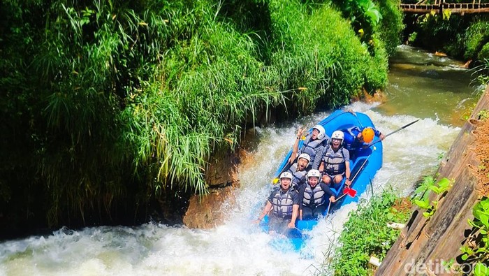Arung jeram di Situ Cileunca Pangalengan