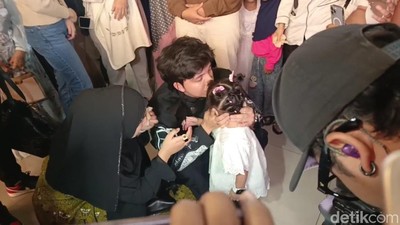 6 Momen Atta Halilintar dan Aurel Nangis Cium Ameena Sebelum Berangkat Haji