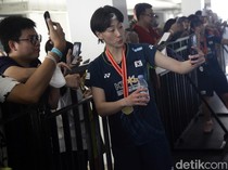 Baek/Lee Sapa Penggemar Usai Juara Indonesia Open 2024