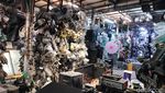 Melihat dari Dekat Mall Rongsok, Pusat Berburu Furniture Bekas di Depok