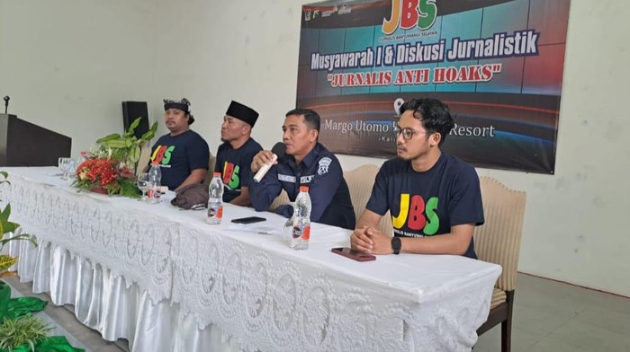 Diskusi jurnalis antihoaks jelang Pilkada di Banyuwangi.