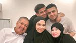 Fadil Jaidi dan Keluarga Naik Haji, Ini Momen Saat Berikan Kue Ulang Tahun