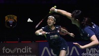 Baek Ha Na/Lee So Hee memenangi gim kedua dengan skor 21-13. 