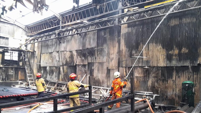 Gudang di Surabaya ludes terbakar
