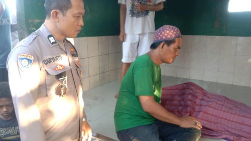 Jenazah lansia yang ditemukan tewas mengapung di perairan Pantai Tanjung Karang, Banjar Dinas Yeh Biyu Kelod, Desa Patas, Kecamatan Gerokgak, Buleleng pada Minggu (9/6/2024) pagi. (Dok. Polres Buleleng)