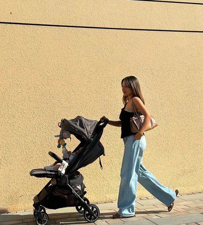 Setelah mendapat banyak hujatan, kini Jennifer pun sudah meminta maaf. Ia mengaku tak mengetahui arti istilah tobrut yang belakangan tengah viral. “Dan untuk meluruskan di foto yang ada di Twitter itu aku repostya, bukan aku yang mention kata tobrutku. Bukan aku yang tulis, aku nggak pernah denger kata tobrut sebelumnya, tulis Jennifer di Insta Story miliknya. Foto: Instagram/@jennifercoppenreal20