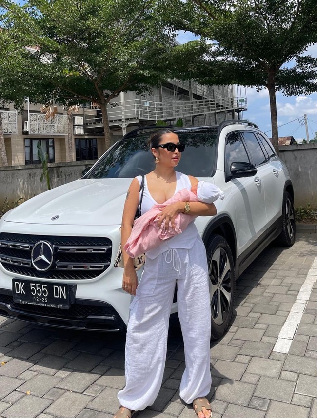 Jennifer juga mengaku jika dirinya masih menjadi ibu baru yang masih harus banyak belajar. Namun ia tak pernah berniat untuk melecehkan putri kecilnya itu yang masih berusia 9 bulanan. Foto: Instagram/@jennifercoppenreal20