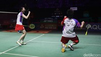 Jiang Zhen Bang/Wei Ya Xin mengalahkan Zheng Si Wei/Huang Ya Qiong dalam laga yang berlangsung selama 32 menit.  