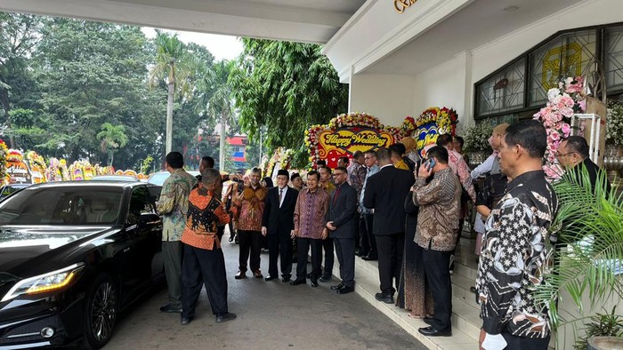 JK hadiri resepsi pernikahan putri Presiden PKS (Dwi/detikcom)