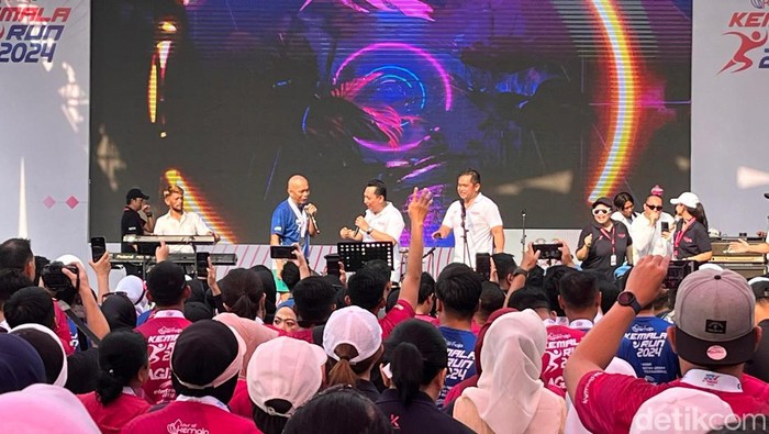 Kapolri, Jamintel, dan KSAD nyanyi bareng di Kemala Run 2024 (Rumondang Naibaho/detikcom)