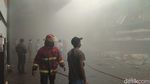 Potret Kebakaran Gudang Pipa dan LPG di Denpasar, Asap Pekat Mengepul