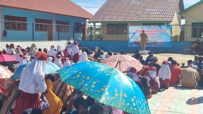 Kolaborasi antara Universitas Muhammadiyah Palembang (UMP), alumni dan sejumlah perusahaan membangun PLTMH.