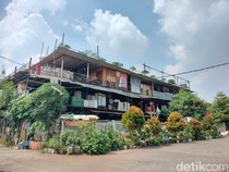 Melihat dari Dekat Mall Rongsok, Pusat Berburu Furniture Bekas di Depok