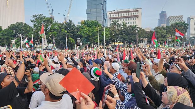 Massa aksi bela Palestina di kawasan Patung Kuda, Jakpus (Adrial/detikcom)