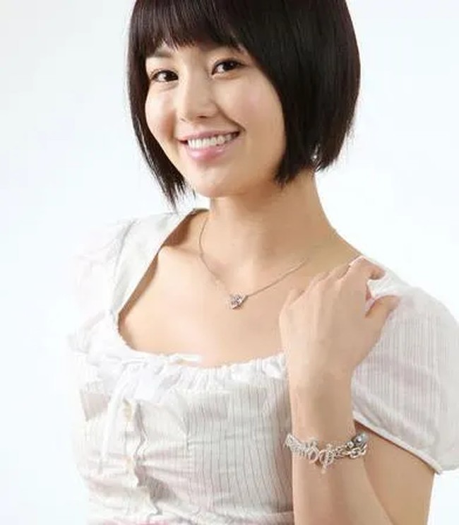 Nam Gyu Ri adalah artis yang mengawali kariernya pada 2006. Sebelum dikenal sebagai aktris drakor seperti sekarang, ia debut lewat grup idol SeeYan di mana pemain 49 days tersebut menjadi leader-nya. Foto: Dok. Internet