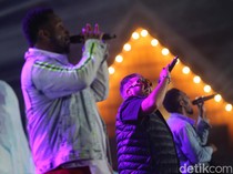 Nostalgia Bersama Color Me Badd di Area Bersalju