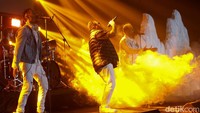 Biasanya pengunjung yang datang ke konser menggunakan pakaiannya yang nyaman dan tak menggunakan jaket. Winter Concert memang mengharuskan mereka untuk merubah penampilannya saat datang ngonser, jaket tebal, sarung tangan hingga kupluk jadi barang yang melekat ditubuh.