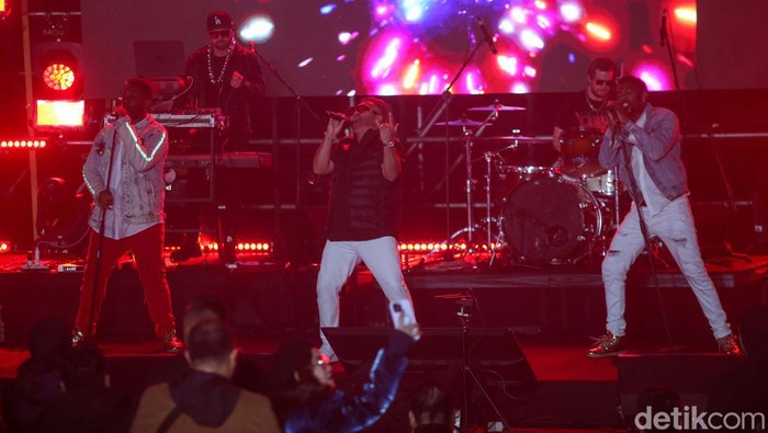 Penampilan Color Me Badd menjadi ajang nostalgia angkatan 90-an dalam Winter Concert di Trans Studio Snow World Bintaro. Konser tersebut berlangsung meriah.