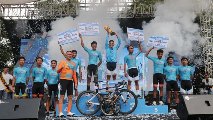 Para pemenang Tour de Panderman yang digelar Polda Jatim