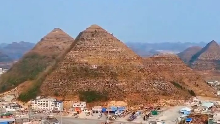 Pegunungan di China yang menyerupai piramida Mesir