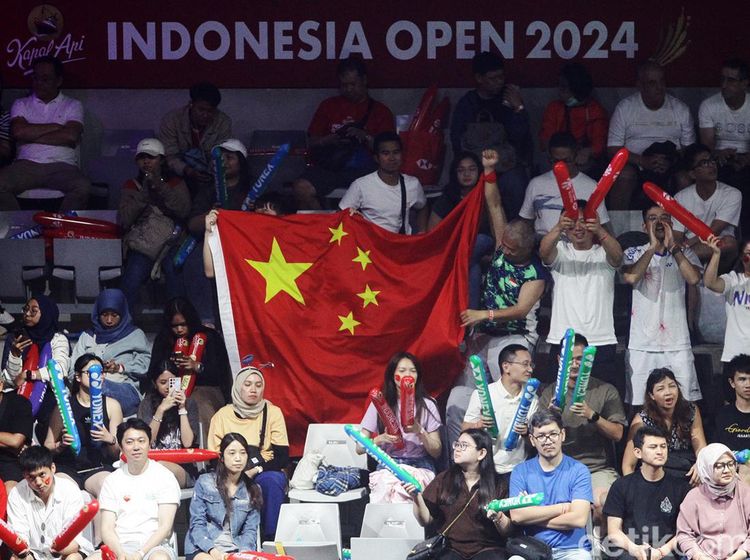 Potret Semangat Penonton Final Indonesia Open 2024
